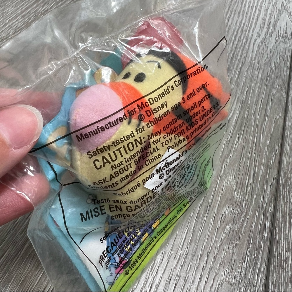 MCDONALDS DISNEY 1999 WINNIE THE POOH SOFT KEYCHAIN TIGGER #3 NIP